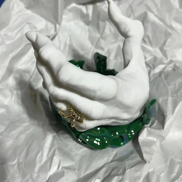 New BBW Halloween 2022 White Witch Hand Vine Soap Holder - Picture 3 of 10